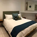 Spacious Self-Catering Apartment In Green Point